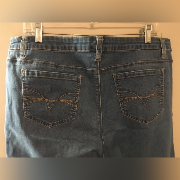 Cleo Jeans - Picture 5 of 8